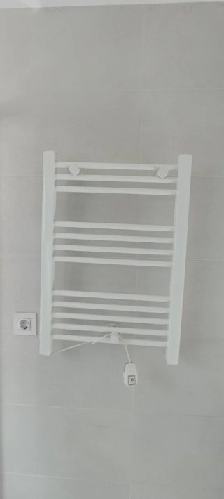 Toallero eléctrico blanco