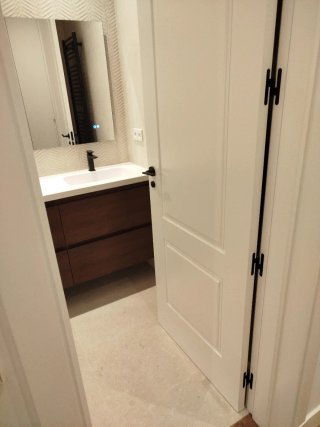 Puerta blanca interior