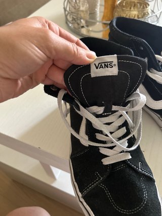 Zapatillas Vans Altas Negras y Blancas