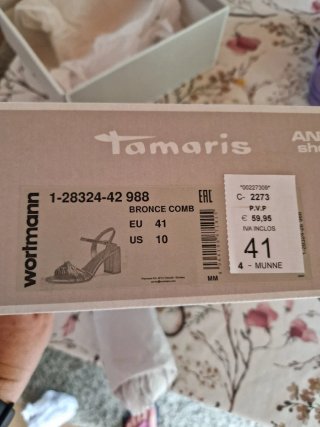 Sandalias doradas tacón ancho Talla 41.