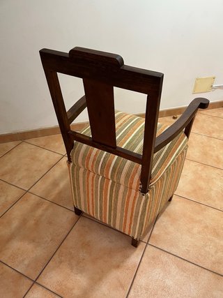 Silla antigua restaurada y retapizada