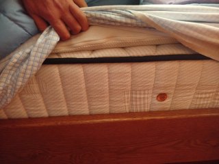 Cama 1.35x1.90m de madera maciza