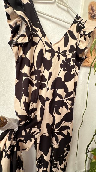 Mono estampado floral beige y negro