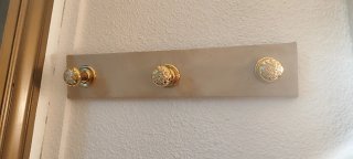 Appendiabiti vintage beige e dorato