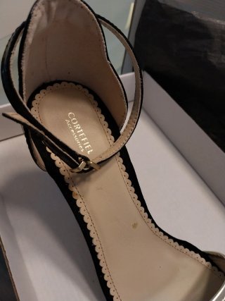 Sandalias negras y doradas nuevas Cortefiel