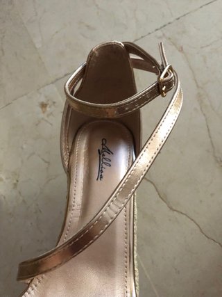 Sandalias tacones cuña doradas Melissa T38