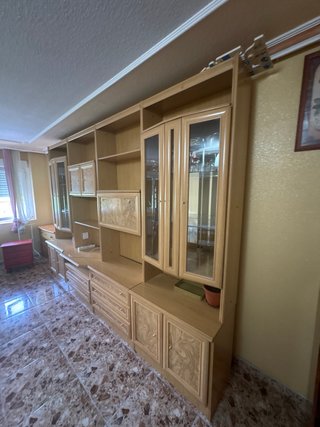 Mueble de salón madera y cristal