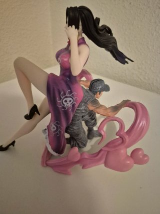 Figura Boa Hancock con caja