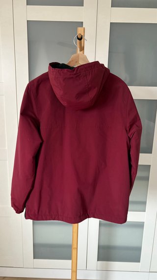 Chaqueta Carhartt canguro cortavientos granate