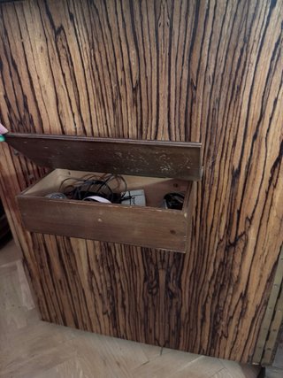 Máquina de coser Singer antigua con mueble