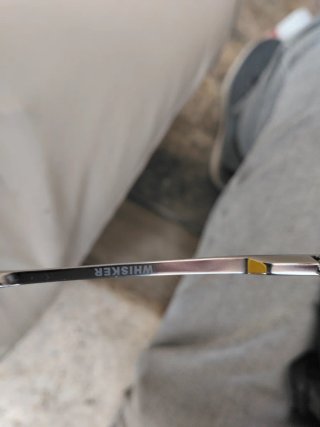 Gafas de sol plateadas y grises