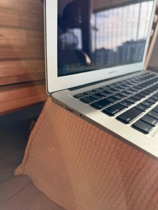 MacBook Air i7 8GB RAM 256GB SSD