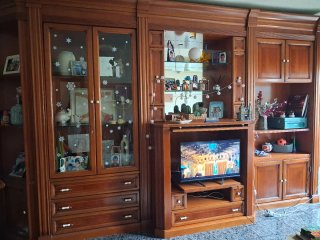 Mueble salón madera maciza con vitrina