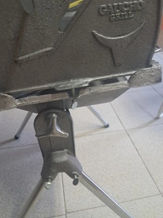Barbacoa Gaucho Grill con Motor a Pila
