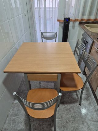 Conjunto mesa cocina y 4 sillas