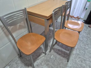 Conjunto mesa cocina y 4 sillas