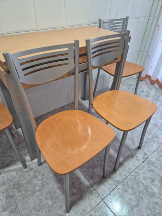 Conjunto mesa cocina y 4 sillas