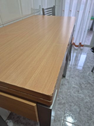 Conjunto mesa cocina y 4 sillas
