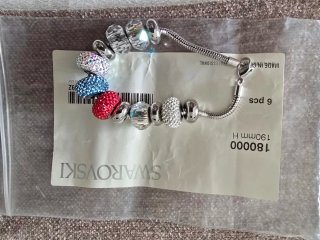 Pulsera con charms swarovski