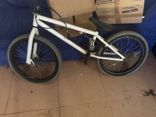 Bicicleta BMX Freestyle Blanca