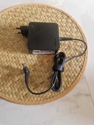 Adaptador de Corriente Lenovo Negro
