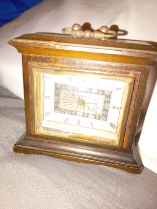Orologio da tavolo antico in legno