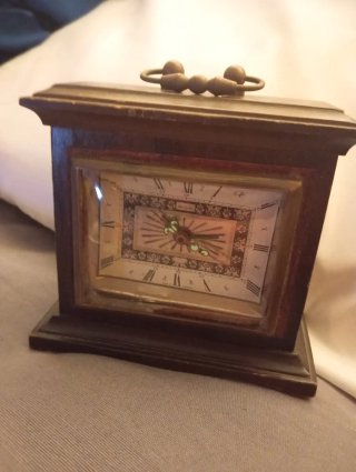 Orologio da tavolo antico in legno