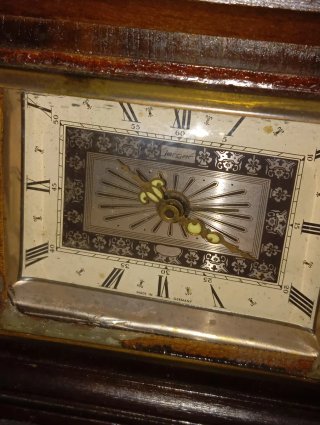 Orologio da tavolo antico in legno