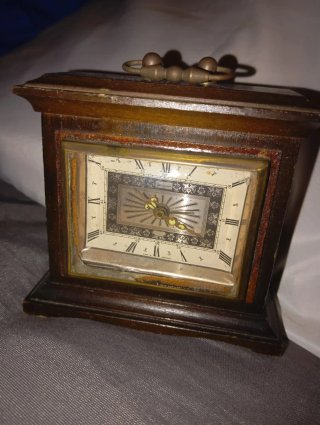 Orologio da tavolo antico in legno