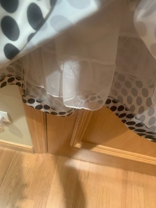 Falda de raso con topos. Usado 1 vez para boda.