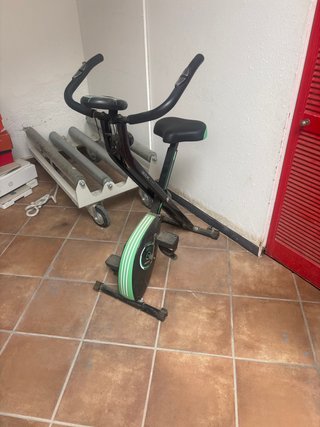 Bicicleta Estática Negra y Verde