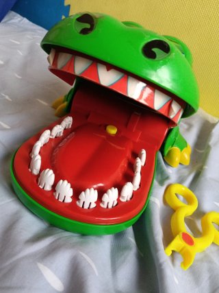 Cocodrilo Sacamuelas MB Juego de Mesa