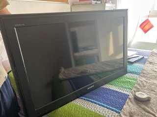 TV Sony Bravia 32 Negra con soportes de pared