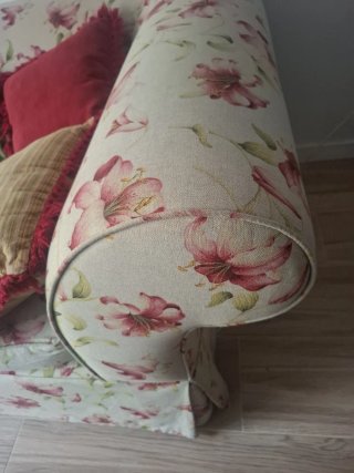 Sofá de tela floral