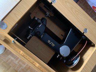 Máquina de coser Alfa con mueble