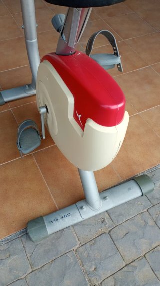 Bicicleta Estática Roja y Blanca