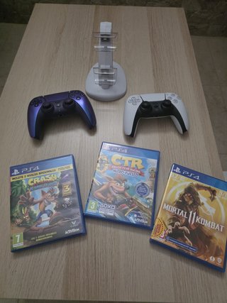 PS5 con 3 juegos y 2 mandos