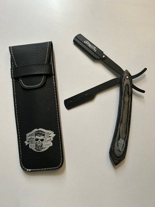 Navaja de barbero con estuche