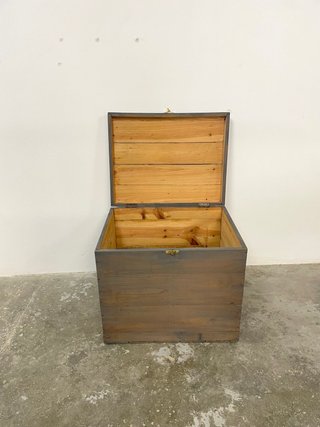 Baúl de madera maciza