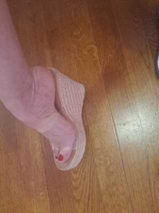 Sandalias transparentes cuña