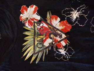 Camiseta Guess Estampado Floral Negra