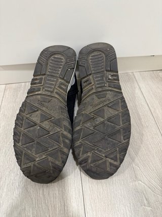 Zapatillas Saucony Negras y Plateadas