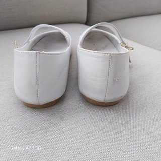 Zapatos niña piel blancos (TIZZAS). Talla 34
