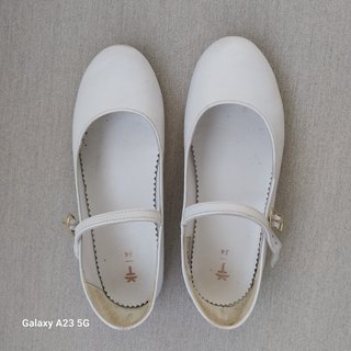 Zapatos niña piel blancos (TIZZAS). Talla 34