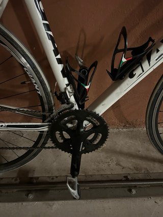 Bicicleta de carretera Giant blanca