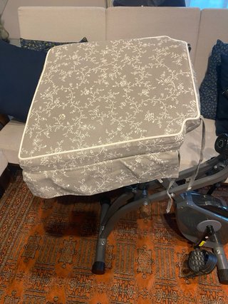 3 cojines para silla con estampado floral.