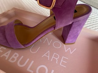 Sandalia Morada Tacón Bloque IT SHOES