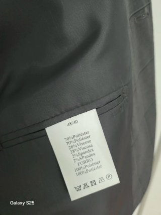 Traje de cuadros gris impecable