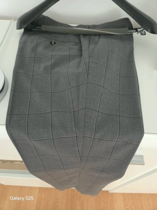 Traje de cuadros gris impecable