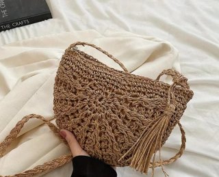 Bolso de rafia tejido con borla